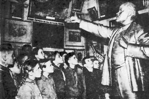 Первый памятник Ленину в музее