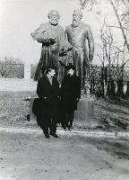 Памятник К. Марксу и Ф. Энгельсу