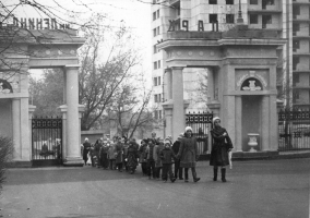 Учащиеся школы №19 в парке Ленина