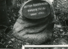 Памятник с могилы Г.М. Озембловского 